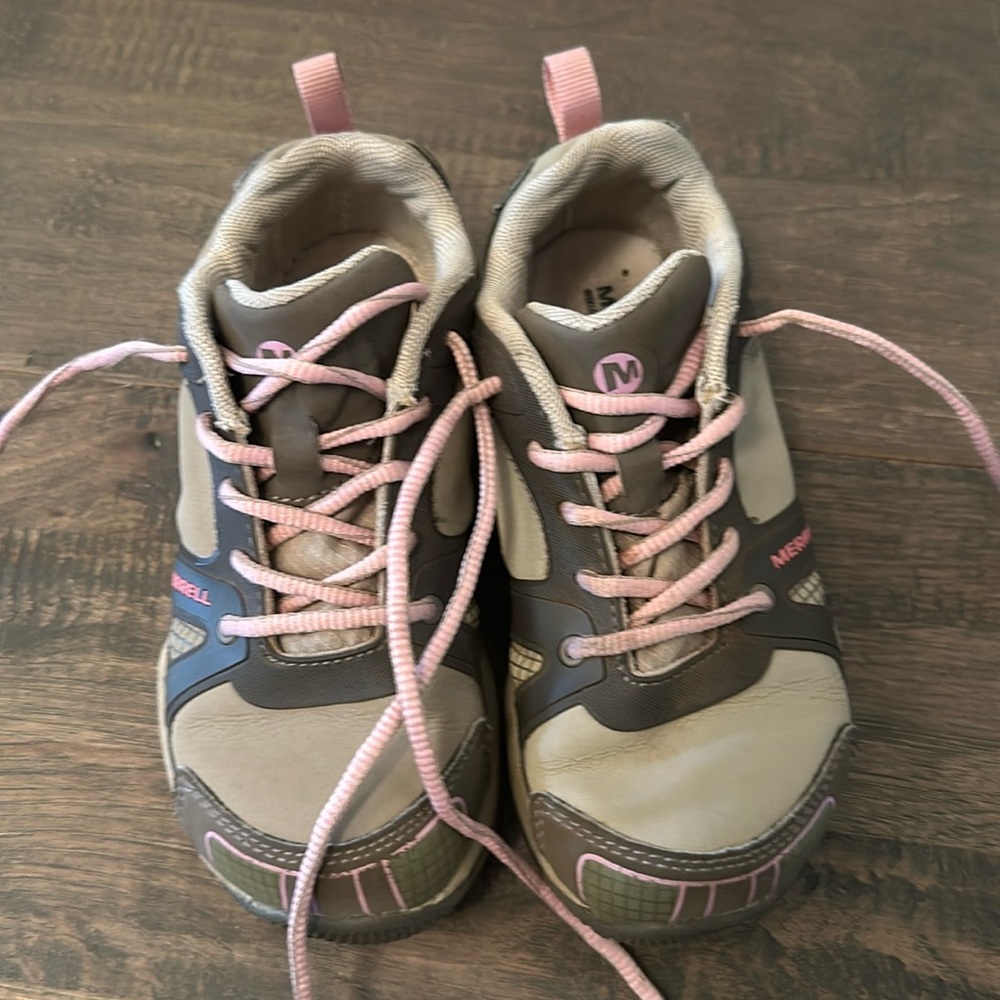 Merrell girls hiking shoes